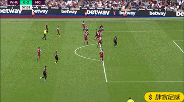 他是全场最耀眼的那个人